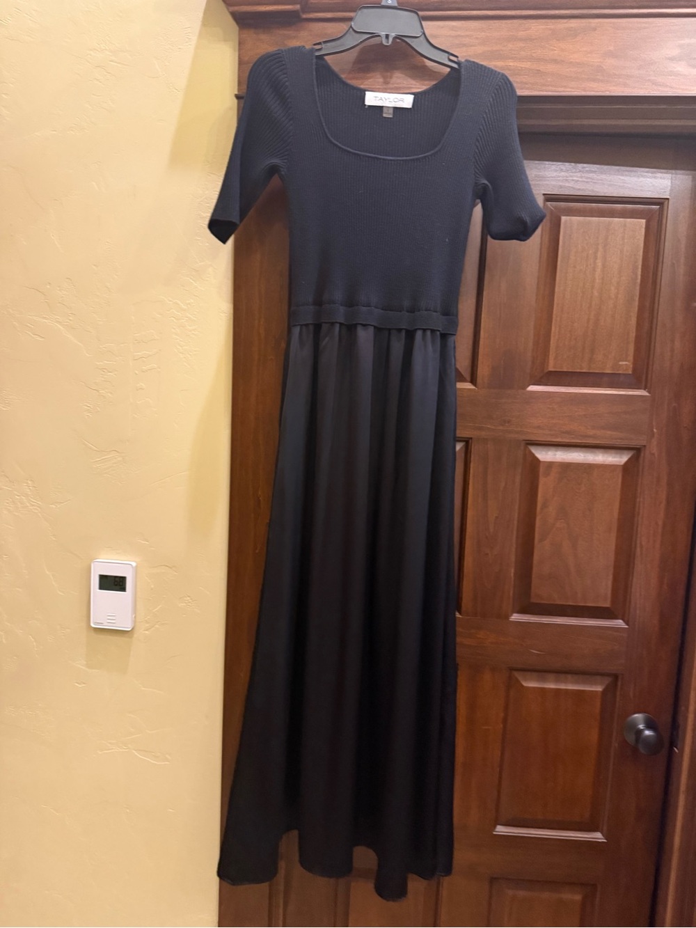 Taylor Black Short-Sleeve Ribbed Bodice Maxi Dress